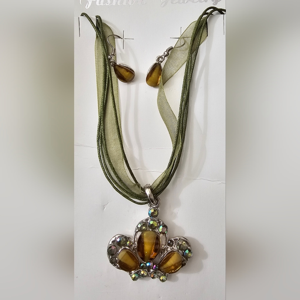 Vintage Crown Embellished Necklace n Earring set